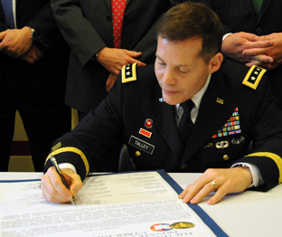 Lt. Gen. Jeffrey Talley signs Army Reserve Cyber Private Public Partnership Program agreement