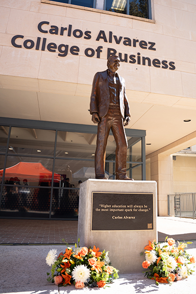 Carlos Alvarez statue